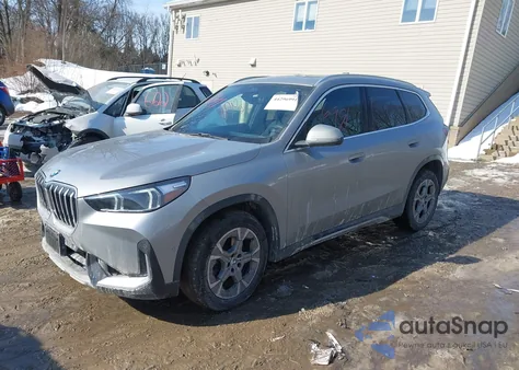 2025 BMW X1 xDrive28I z USA, uszkodzony, nr VIN WBX73EF0XS5227649